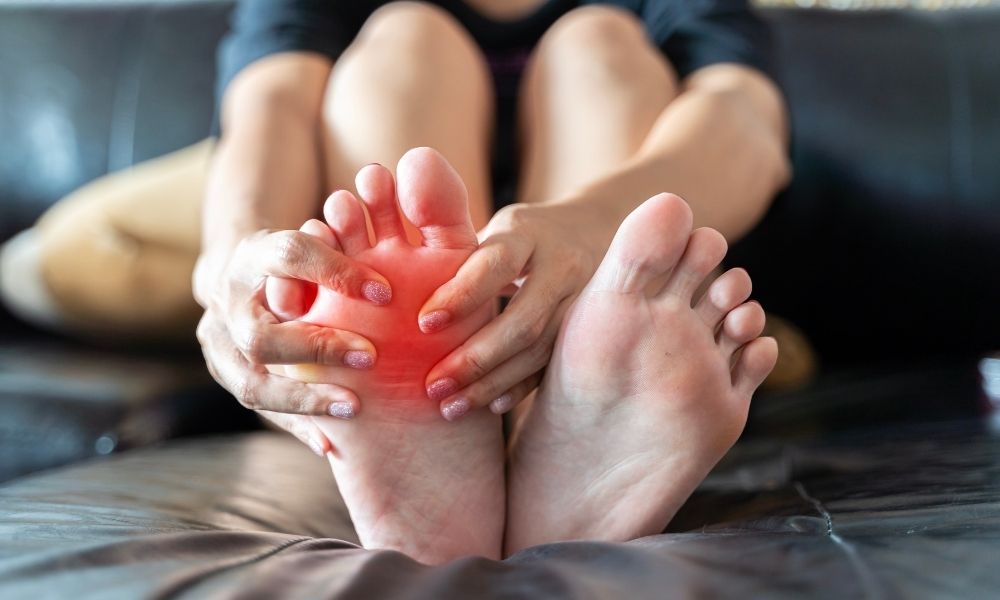 Massage bấm huyệt bàn chân giúp giảm đau mỏi và tăng cường sức khỏe