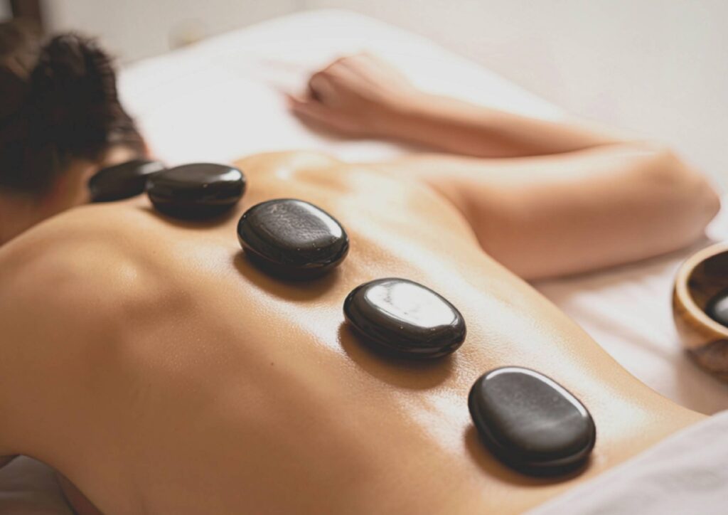 Dịch vụ massage đá nóng thư giãn toàn thân chuyên sâu