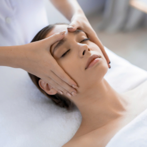 Liệu pháp massage detox chăm sóc da mặt tại Aman Spa.