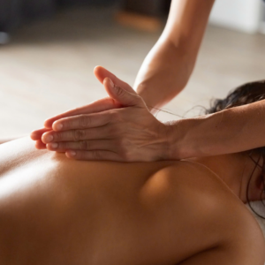 Trải nghiệm Massage Thái giúp kéo giãn cơ thể, tăng cường sự linh hoạt và giải tỏa năng lượng tiêu cực.