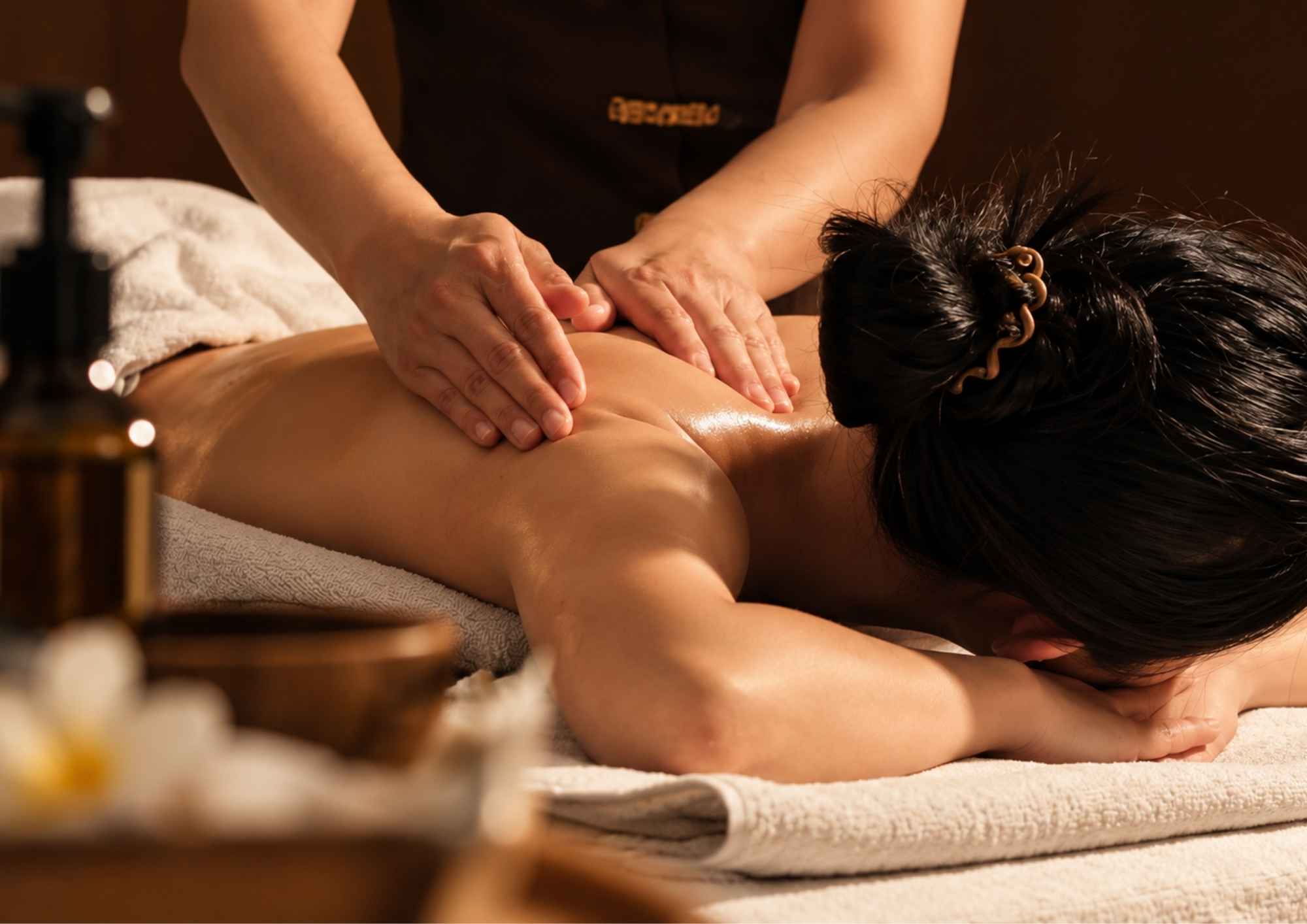 Dịch vụ massage tinh dầu giảm đau xương khớp tại Aman Spa
