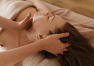 Liệu pháp massage Shiatsu ấn huyệt Nhật Bản giúp thư giãn cơ thể
