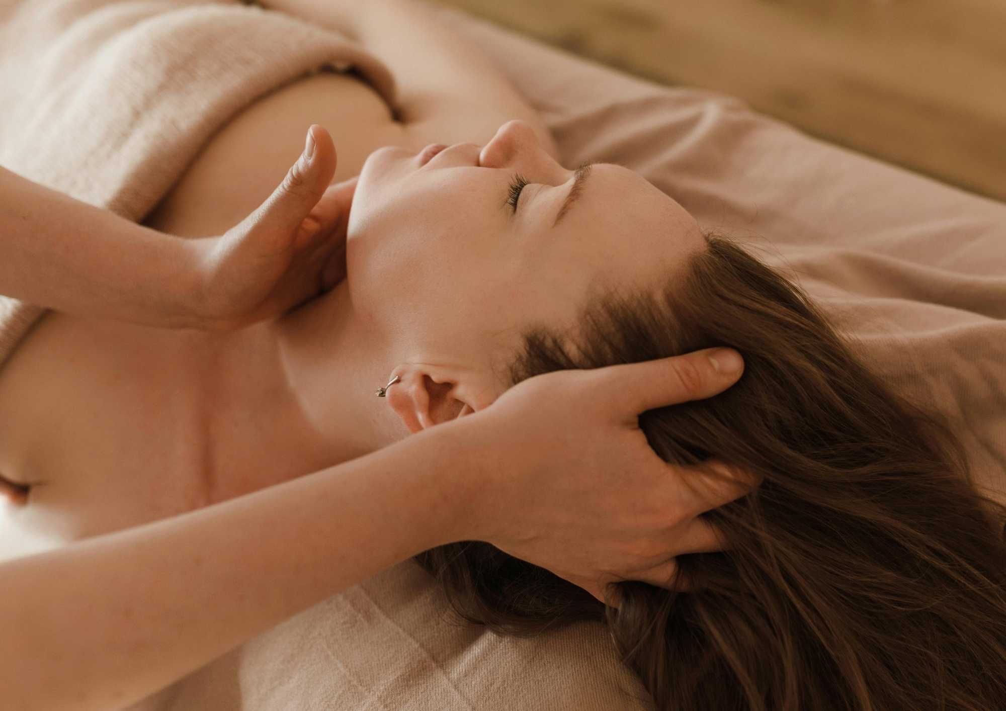 Liệu pháp massage Shiatsu ấn huyệt Nhật Bản giúp thư giãn cơ thể
